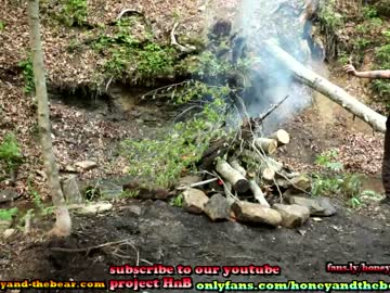webcam couple honeyand_thebear live cam image #2378539