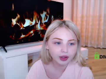 webcam girl shy_blondiee live cam image #5054734