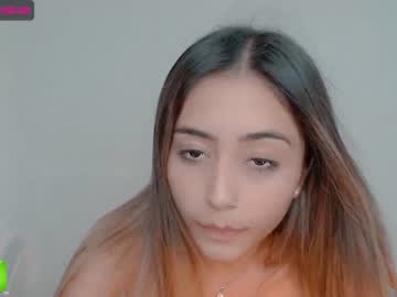 webcam girl gummy_bear7 live cam image #403793