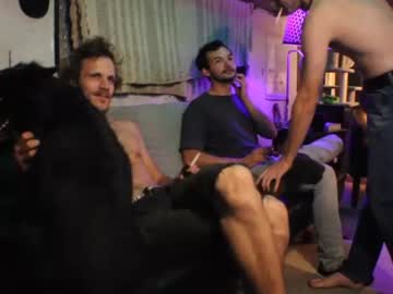 webcam man hollandhousestudios live cam image #2561867