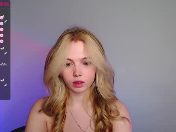 webcam girl small_blondee live cam image #5618071