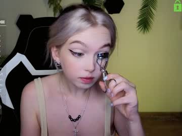 webcam girl small_blondee live cam image #6479175