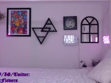 webcam girl violetttflowers live cam image #2519033