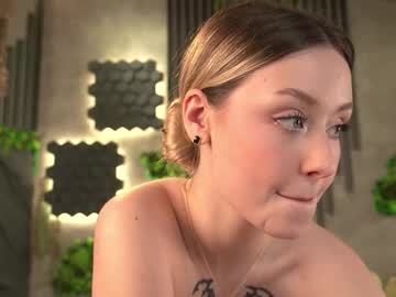 webcam girl ella_knockers_xl live cam image #12401043