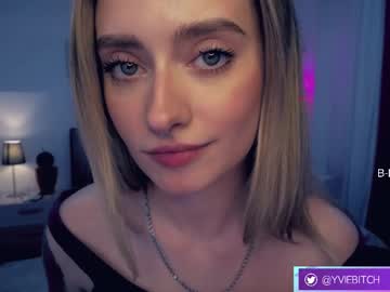 webcam girl _yvie_ live cam image #6499475