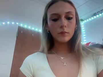 webcam girl alygator24 live cam image #11957459