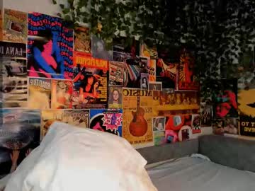 webcam girl flirtykitty_ live cam image #12990621