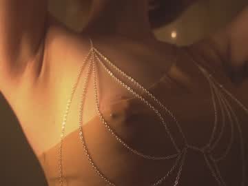 webcam girl bibi_it_is live cam image #4110800