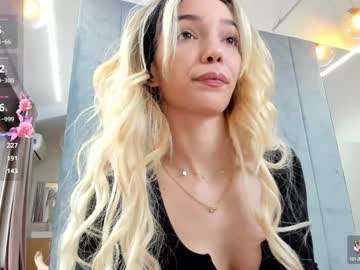 webcam girl sassyt33n live cam image #12234459