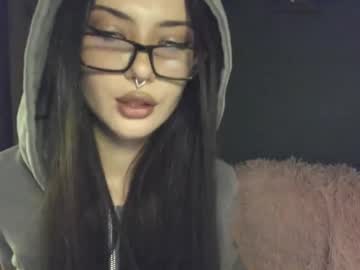 webcam girl bmwm5f90 live cam image #11897750