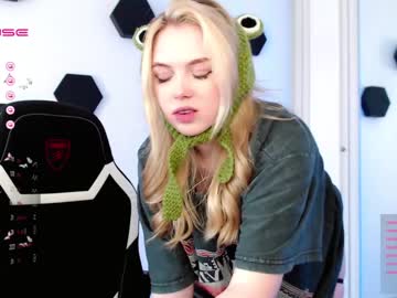 webcam girl small_blondee live cam image #5716881