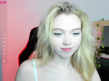 webcam girl small_blondee live cam image #5071096