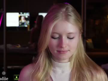 webcam girl bestblondiiecb live cam image #7775954