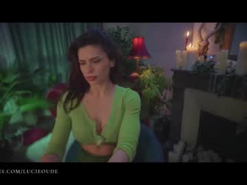 webcam girl lucieoude_ live cam image #4535222