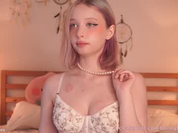 webcam girl bunnybonn1e live cam image #5039886