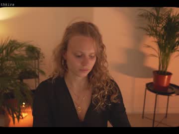 webcam girl chillwithkira live cam image #2760223