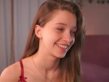 webcam girl little_poetry live cam image #12438418