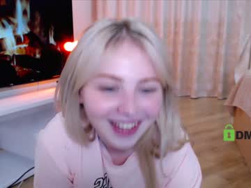 webcam girl shy_blondiee live cam image #5055022