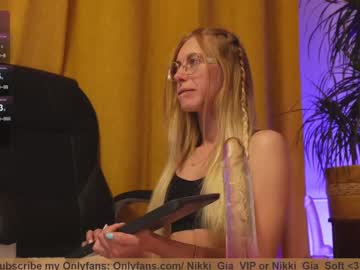 webcam girl girl_i_am live cam image #9691906
