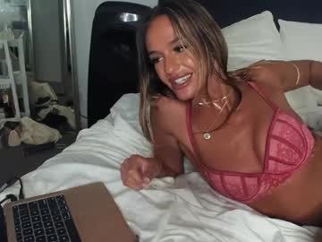 webcam girl peachy_paige live cam image #10916679