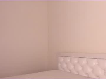 webcam girl lesi_moon live cam image #6936672