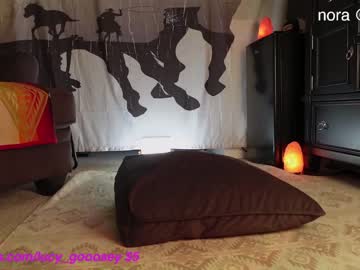 webcam girl lucy_gooosey live cam image #7749821