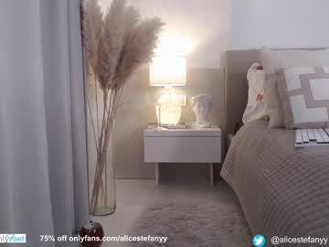 webcam girl smileyouarehere live cam image #7644345