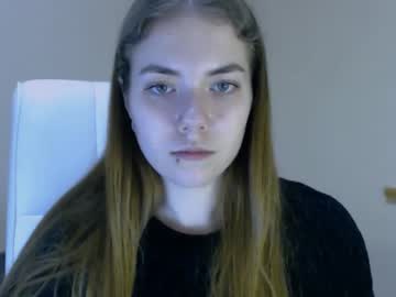 webcam girl zoey_deuttch live cam image #4975958