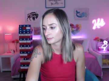 webcam girl holihurricane live cam image #12736081