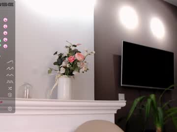 webcam girl small_blondee live cam image #2738767