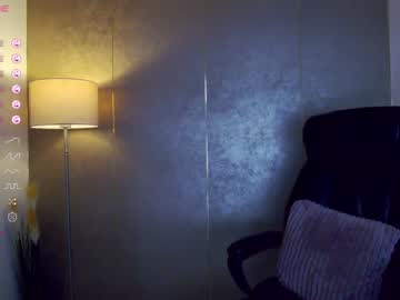 webcam girl miley_me live cam image #9706544