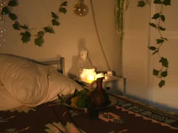 webcam girl mother__of__dragons live cam image #7582246