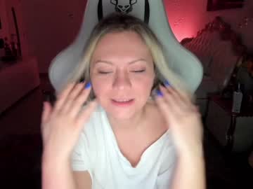 webcam girl kiradivine live cam image #1582567