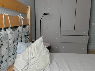 webcam girl melon_mussy live cam image #8176586