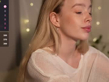 webcam girl mother__of__dragons live cam image #10566088