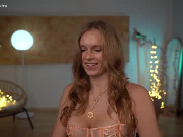 webcam girl chillwithkira live cam image #4340523