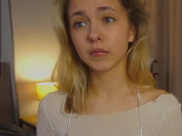 webcam girl mildredgarrett live cam image #11231710