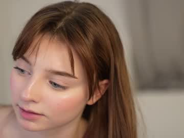 webcam girl floret_joy live cam image #8435900