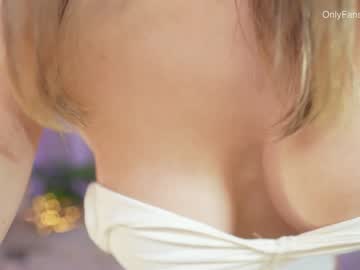 webcam girl emyii live cam image #6027844
