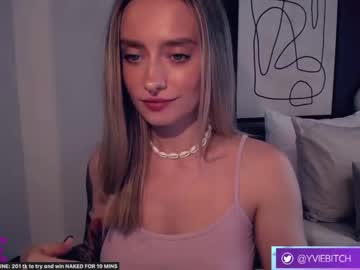 webcam girl _yvie_ live cam image #7943699