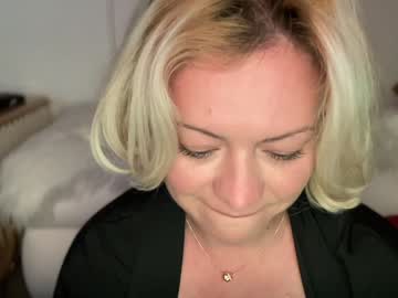 webcam girl kiradivine live cam image #12642599