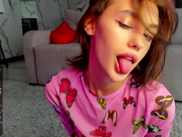 webcam girl angella_kleee live cam image #3280469