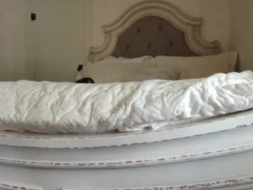 webcam girl littlegreekflower live cam image #10001761