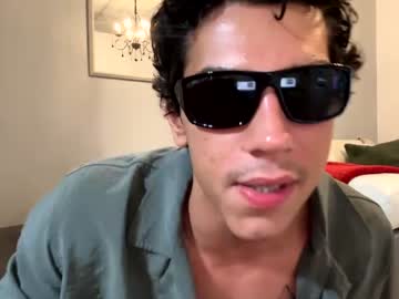 webcam man heyitsmoo live cam image #9478473