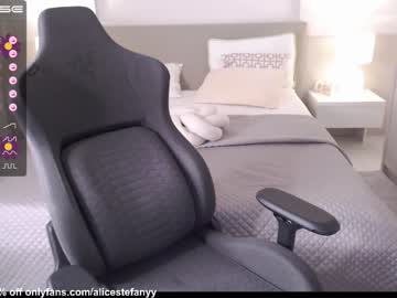 webcam girl smileyouarehere live cam image #5874872