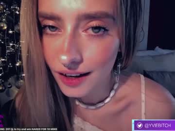 webcam girl _yvie_ live cam image #8009921