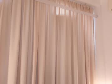 webcam girl peek_in_my_window live cam image #9052429