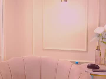 webcam girl gwenbanks live cam image #10429995