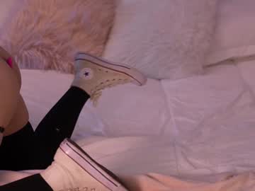 webcam girl lau__1 live cam image #10071900