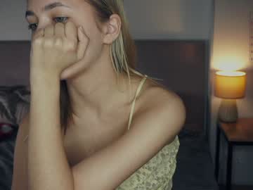 webcam girl mildredgarrett live cam image #11515975